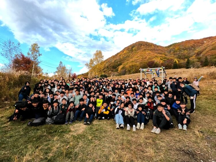 麗澤中学・高等学校の生徒の集合写真