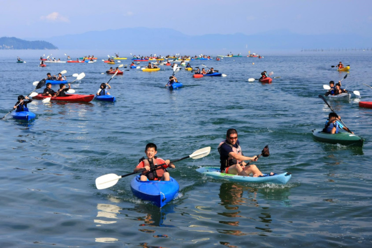 「履正社中学校」の夏期合宿のカヌー体験