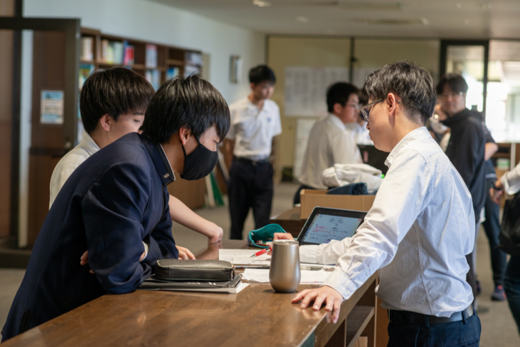 「六甲学院中学校・六甲学院高等学校」の生徒たち