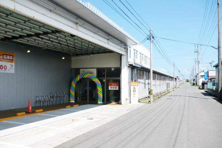 山形県酒田市にあるオランダせんべいFACTORYの外観