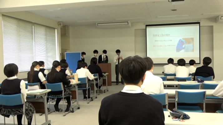 桜丘中学校・高等学校での発表の様子