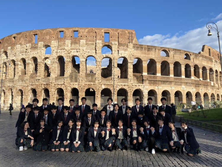 西武学園文理高等学校の高校生のイタリア研修の集合写真