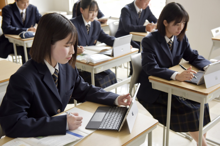 成穎中学校・佐賀学園高等学校のクラス風景