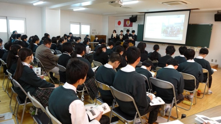 成穎中学校の帰国報告会