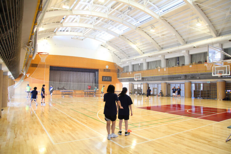 青稜中学校・高等学校のアリーナ