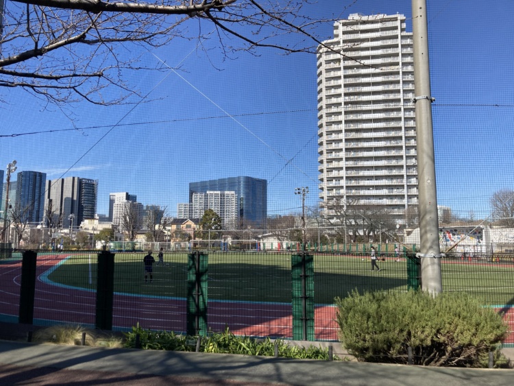 青稜中学校・高等学校の運動部が利用する「しながわ中央公園」のグラウンド