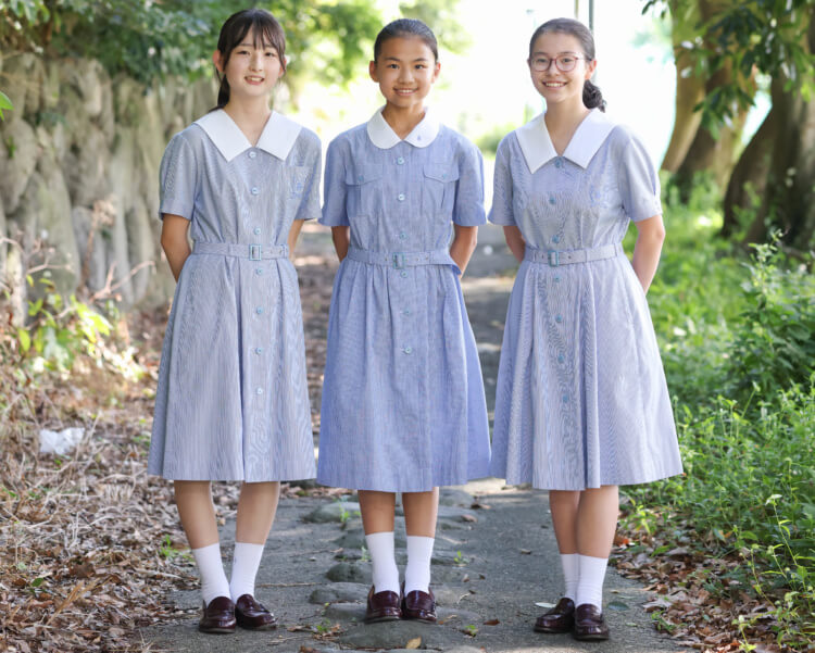 清泉女学院中学高等学校の盛夏服