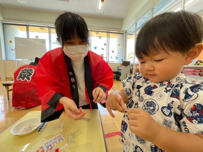 こどもんくらぶの夏祭りイベントを楽しむ子ども