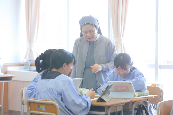 仙台白百合学園中学・高等学校の宗教の授業風景