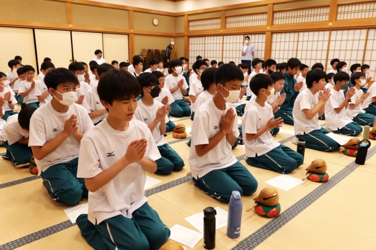 芝中学校の増上寺での研修