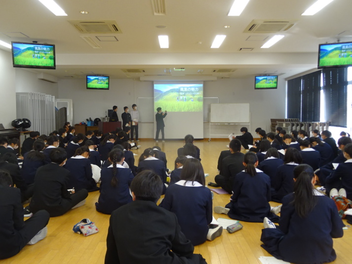 滋賀大学教育学部附属中学校の「BIWAKO TIME」まとめ集会