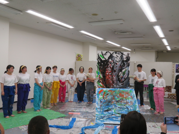 「広島新庄中学校・高等学校」の美術部の活動風景（中学校）