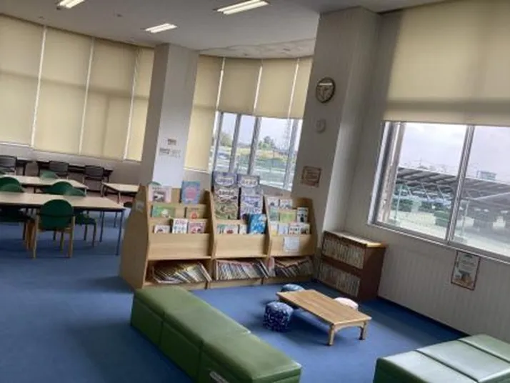 東児童館・子育て支援センター「はぴちる」にある図書室