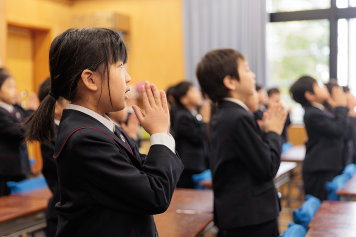 淑徳小学校の朝と帰りの合掌