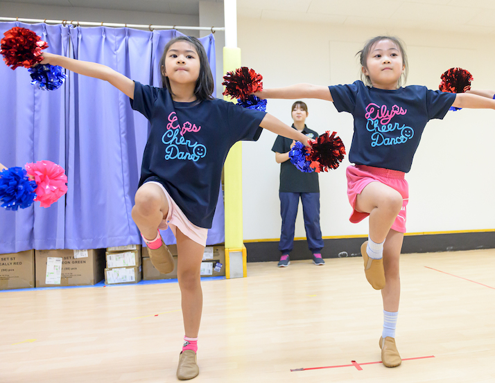 子どもの運動教室『育ち場』のチアダンス教室の指導風景