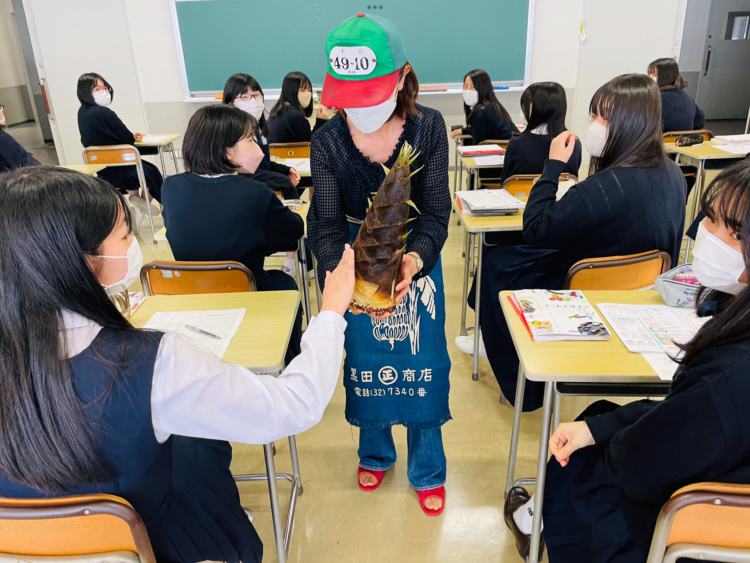 椙山女学園高等学校での食育活動の様子