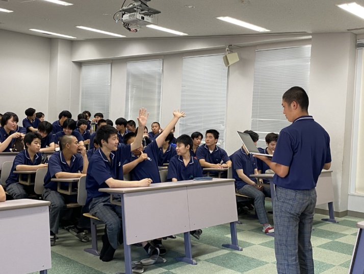 高川学園中学校・高等学校の「放送部」部署活動風景