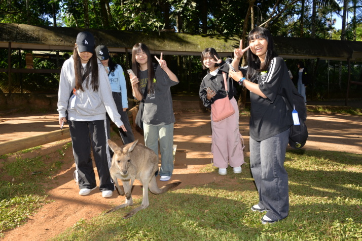 滝川第二中学校・高等学校の短期留学中の生徒たち