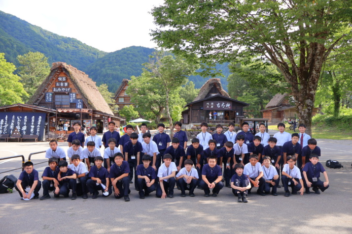 滝川中学校「ミライ探究一貫コース」の白川郷探究研修合宿