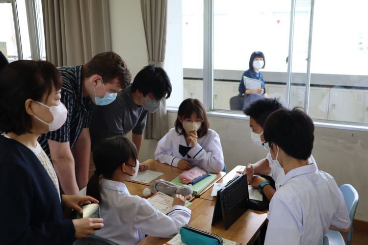 「香川大学教育学部附属高松中学校」の生徒たち