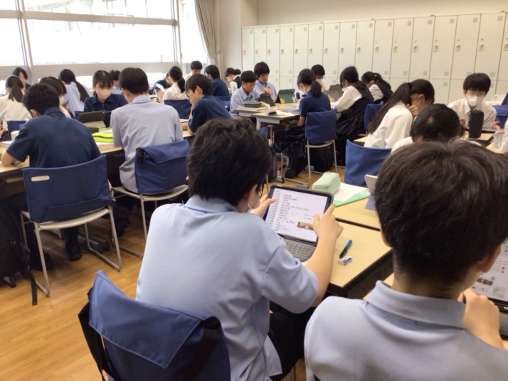 東京都市大学等々力中学校・高等学校のICTを活用した授業風景