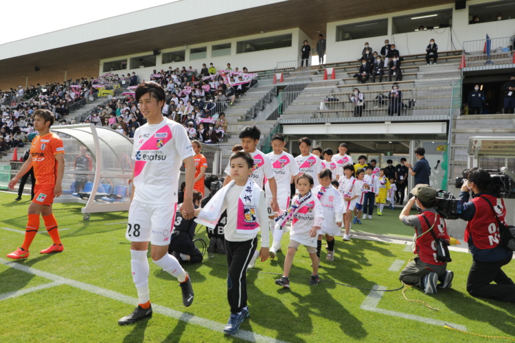 「テゲバジャーロ宮崎」の選手たちの入場風景