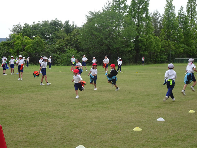 帝京大学可児小学校の昼休みの風景