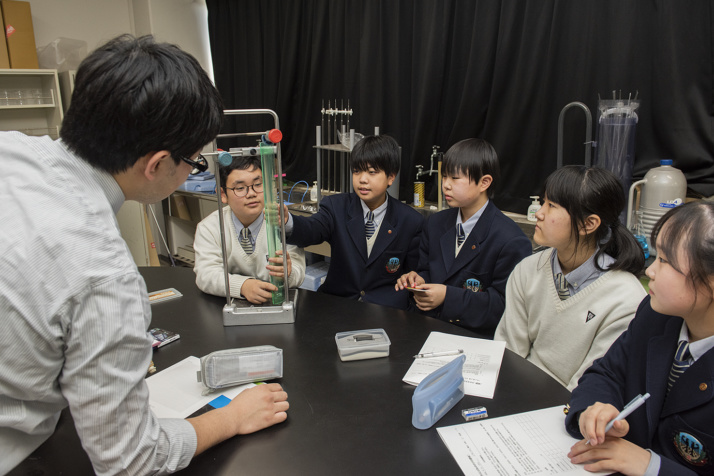 土浦日本大学中等教育学校の授業風景