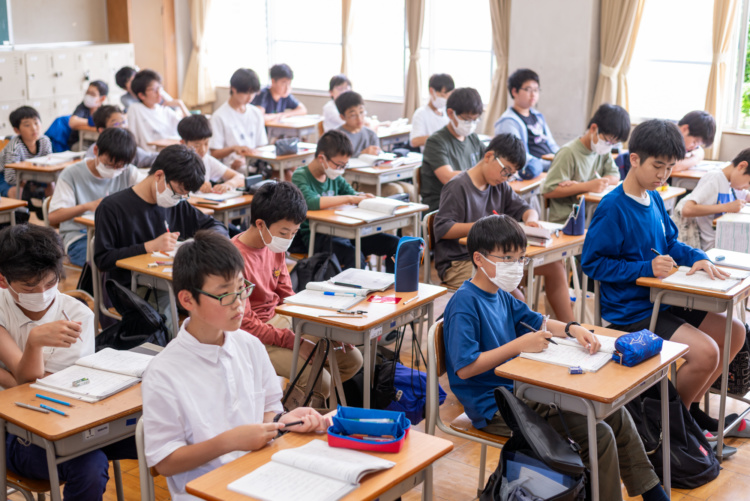 東大寺学園中・高等学校の授業風景