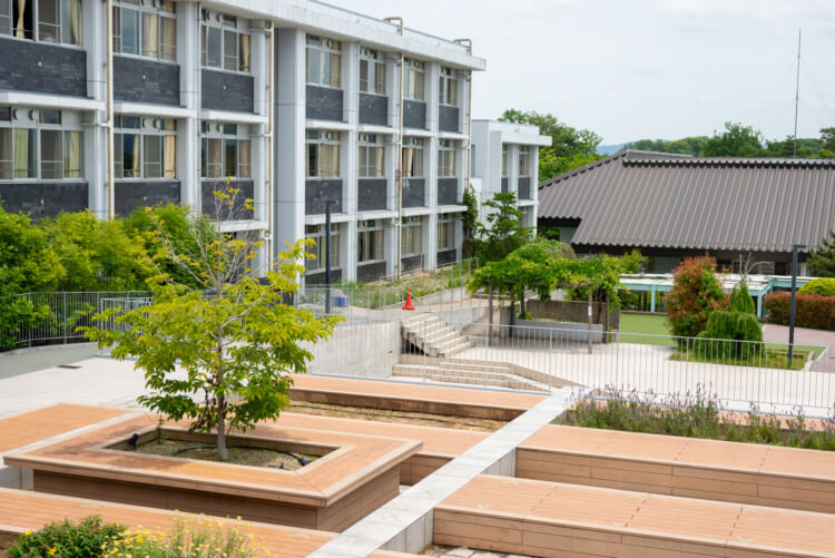 東大寺学園中・高等学校の校内