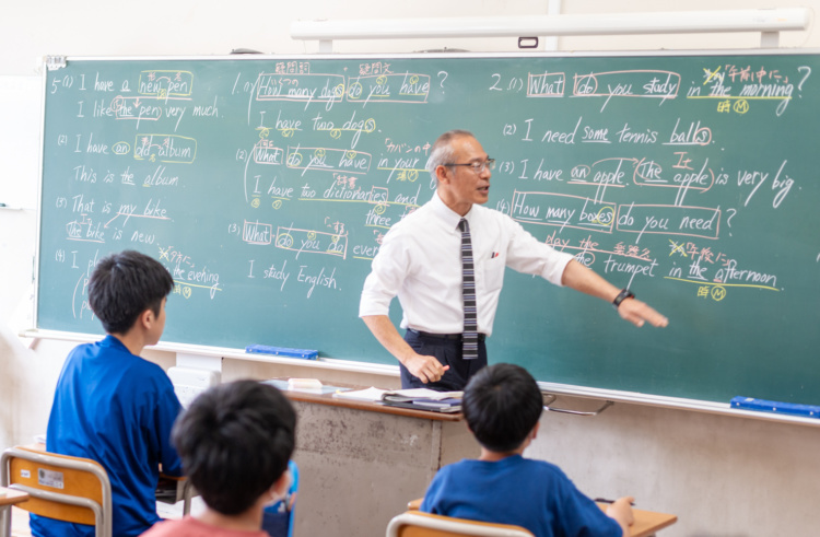 東大寺学園中・高等学校の英語の授業風景