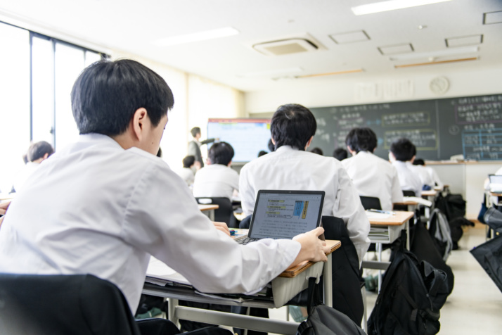 桐朋中学校3年生の公民の授業風景