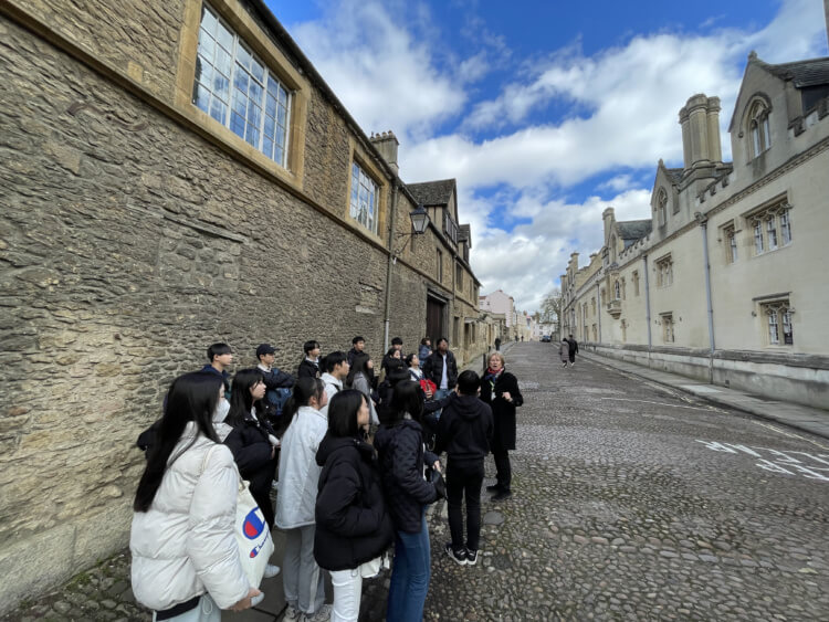 桐光学園中学校・高等学校のケンブリッジ大学リーダーズ研修の様子