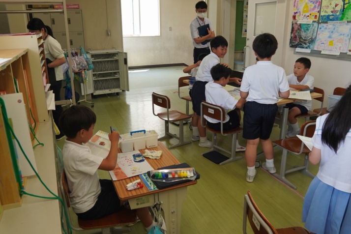 鳥取大学附属小学校の「自由進度学習」による学習指導風景