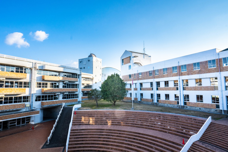 土佐塾中学・高等学校の校舎