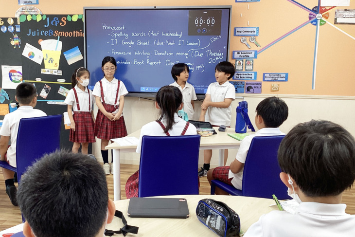 アップビートインターナショナルスクール小学部での発表風景