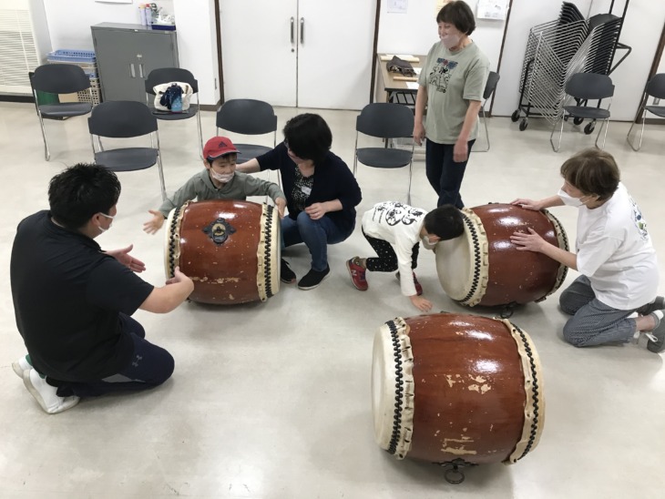 和太鼓教育研究所「どんど鼓学舎」のレッスン風景