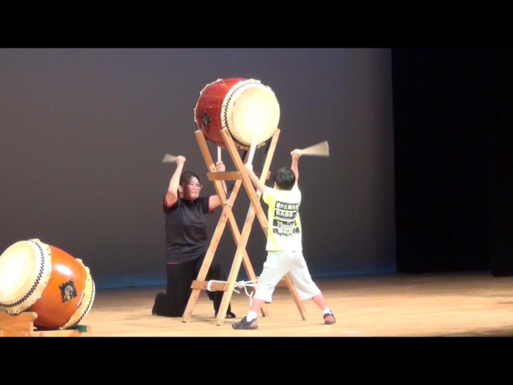 和太鼓教育研究所「どんど鼓学舎」の発表会風景