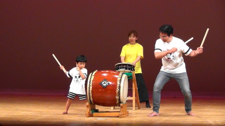 和太鼓教育研究所「どんど鼓学舎」の発表会風景