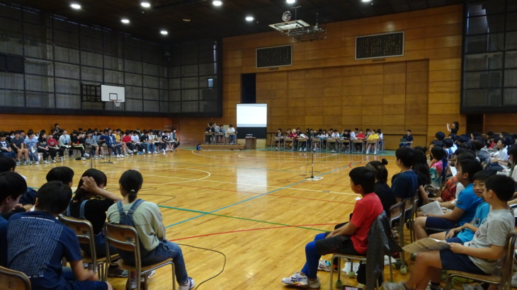 和光中学校の生徒連絡総会の様子