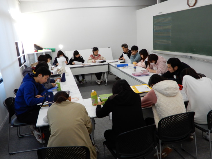 和光中学校の生徒連絡総会に向けた生徒会執行部、議長団打ち合わせの様子