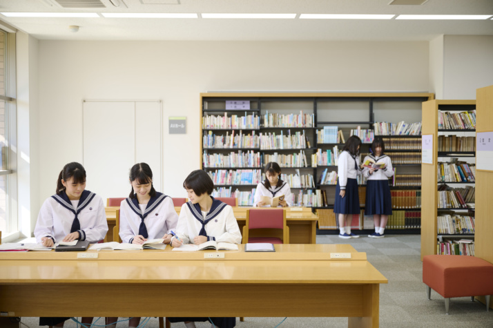 和洋国府台女子中学校高等学校の図書館