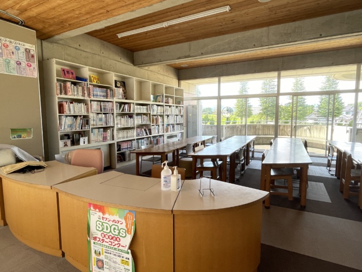 郡山ザベリオ学園小学校の学習センター（図書室）