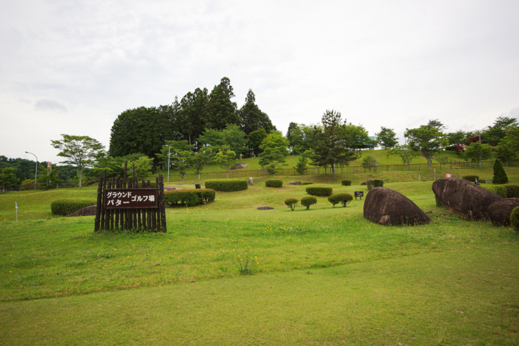 島ヶ原温泉やぶっちゃオートキャンプ場の芝生エリア