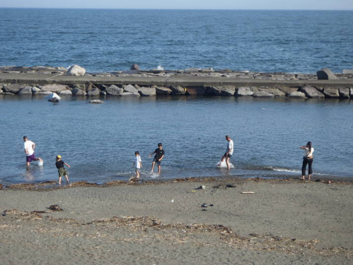 「ちがさき柳島キャンプ場」周辺にある砂浜の様子