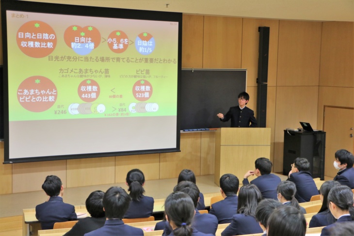 山梨学院中学校・高等学校の探究発表の様子