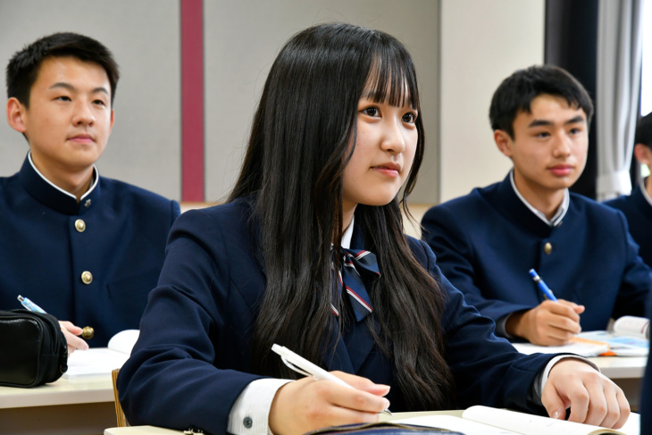 山梨学院中学校・高等学校の授業風景