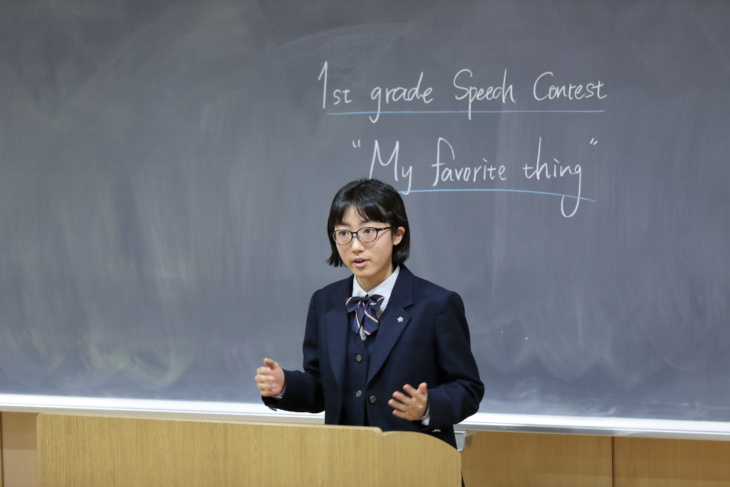 山梨学院中学校・高等学校の英語スピーチの様子