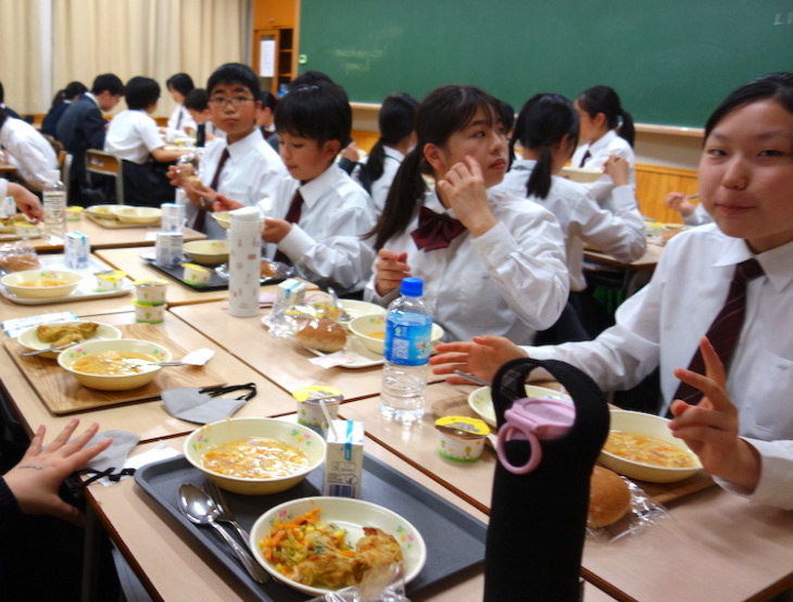 青山学院横浜英和中学高等学校の給食