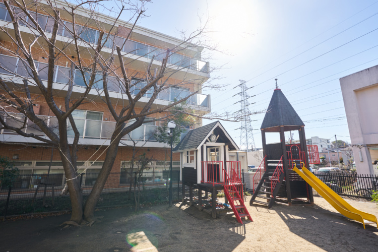 「横浜りとるぱんぷきんず」の子どもたちの外遊び風景